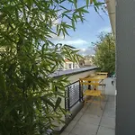 Bright 37M For 2 With Balcony In Paris!