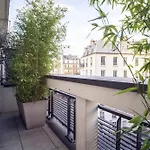 Bright 37M For 2 With Balcony In Paris!