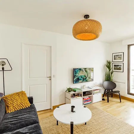 Bright 37m For 2 With Balcony In Paris! *