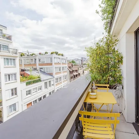 Bright 37m For 2 With Balcony In Paris! *