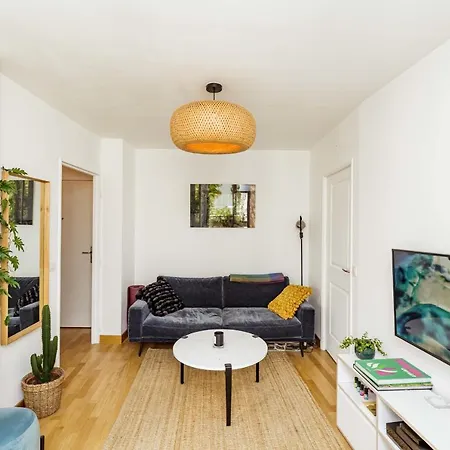 Apartment Bright 37m For 2 With Balcony In Paris! Paris