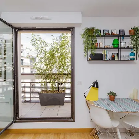 Bright 37m For 2 With Balcony In Paris! Paris